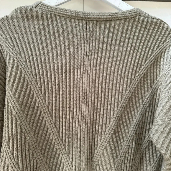 Truth by Republic V-Neck Cropped Balloon Sleeve Textured Sweater Women’s size XS - Picture 3 of 10